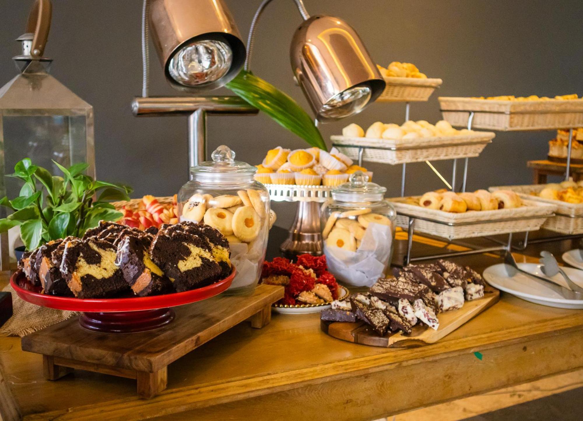Hotel Caribe By Faranda Grand, A Member Of Radisson Individuals Cartagena Exterior foto A dessert buffet
